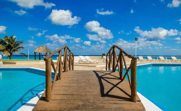 Beachfront Apartments Канкун Экстерьер фото