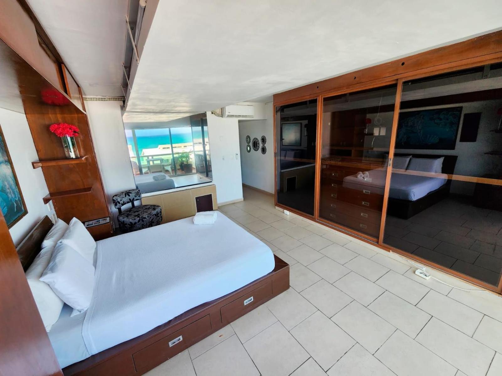 Beachfront Apartments Канкун Экстерьер фото