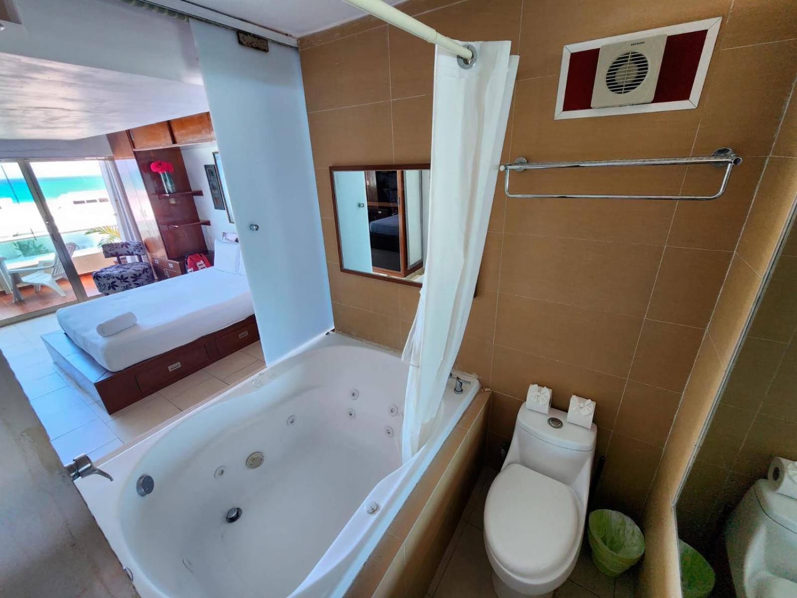 Beachfront Apartments Канкун Экстерьер фото