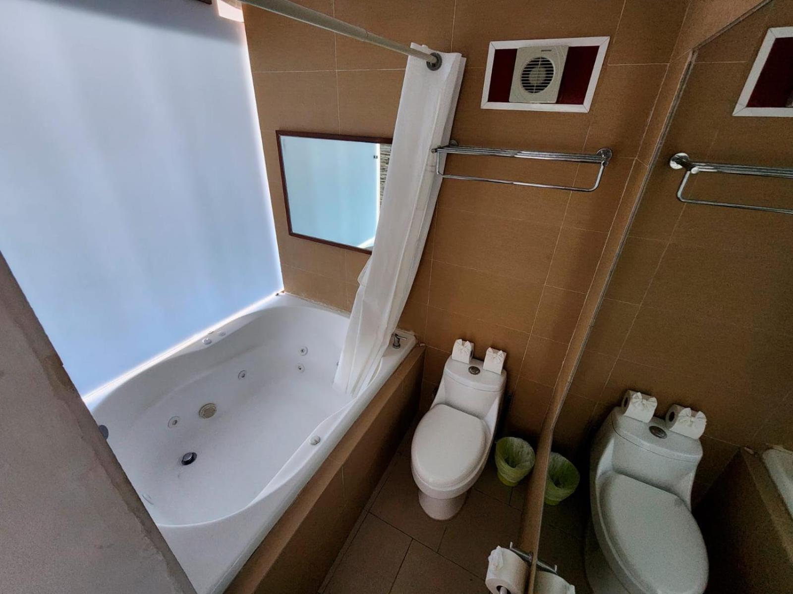Beachfront Apartments Канкун Экстерьер фото