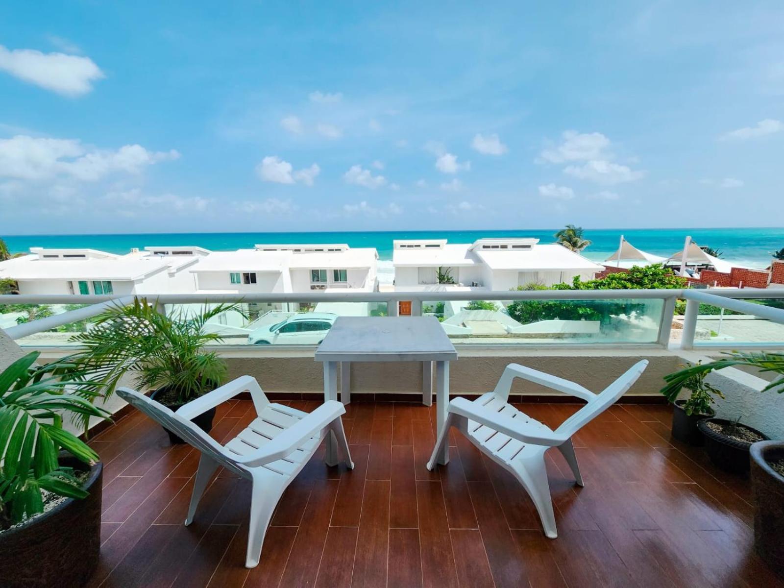 Beachfront Apartments Канкун Экстерьер фото