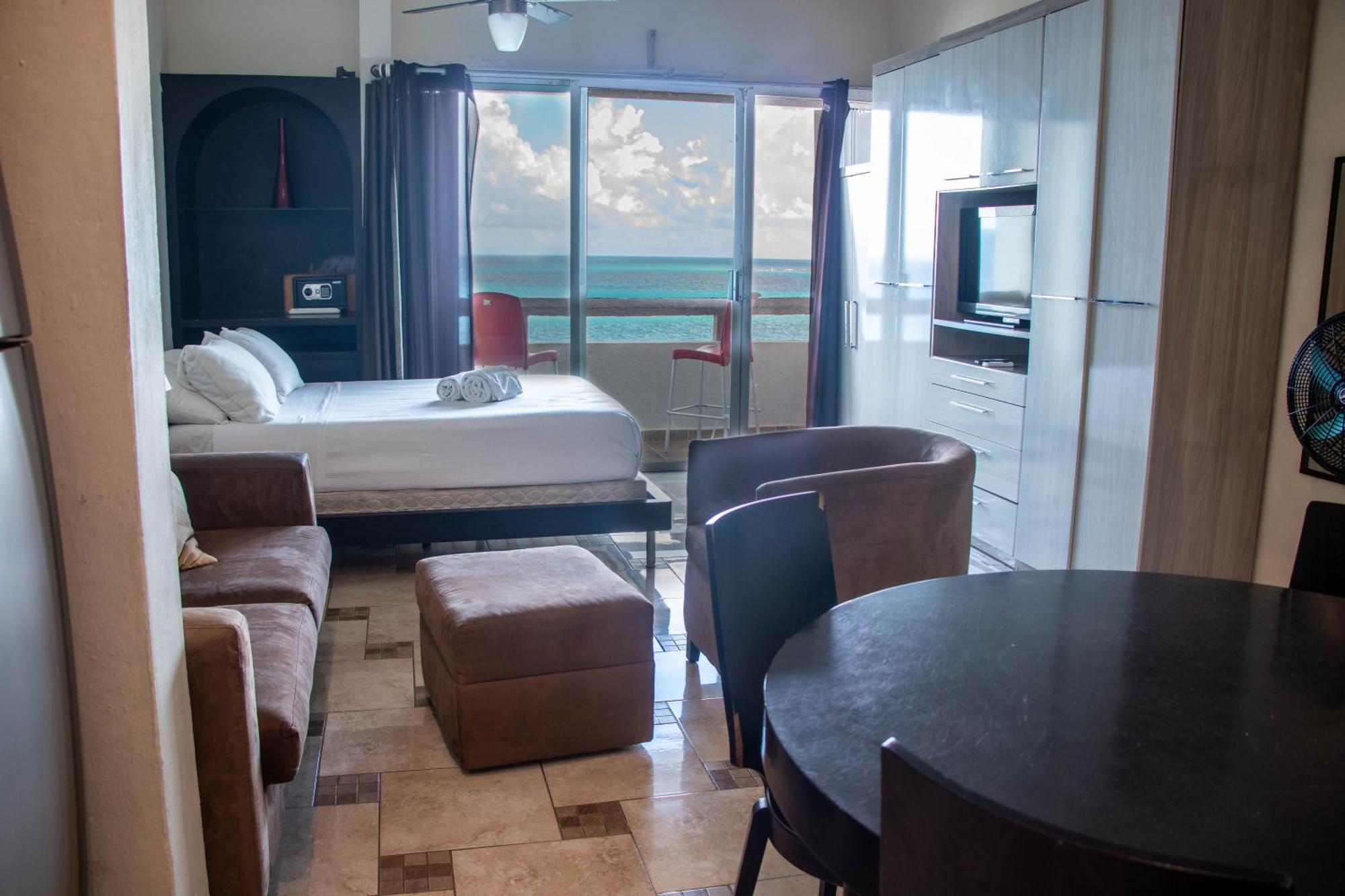 Beachfront Apartments Канкун Экстерьер фото