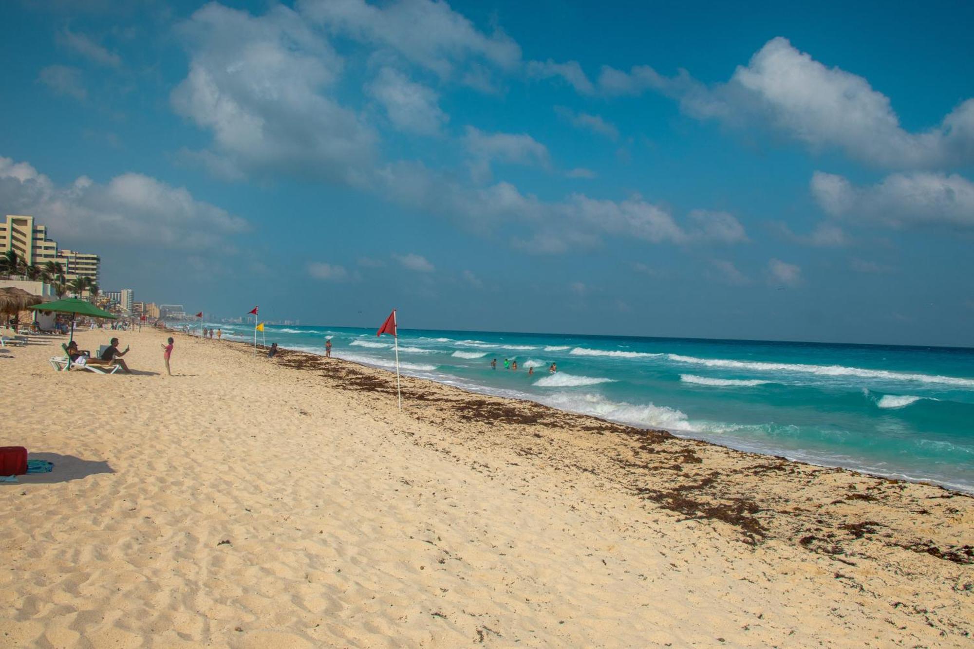 Beachfront Apartments Канкун Экстерьер фото