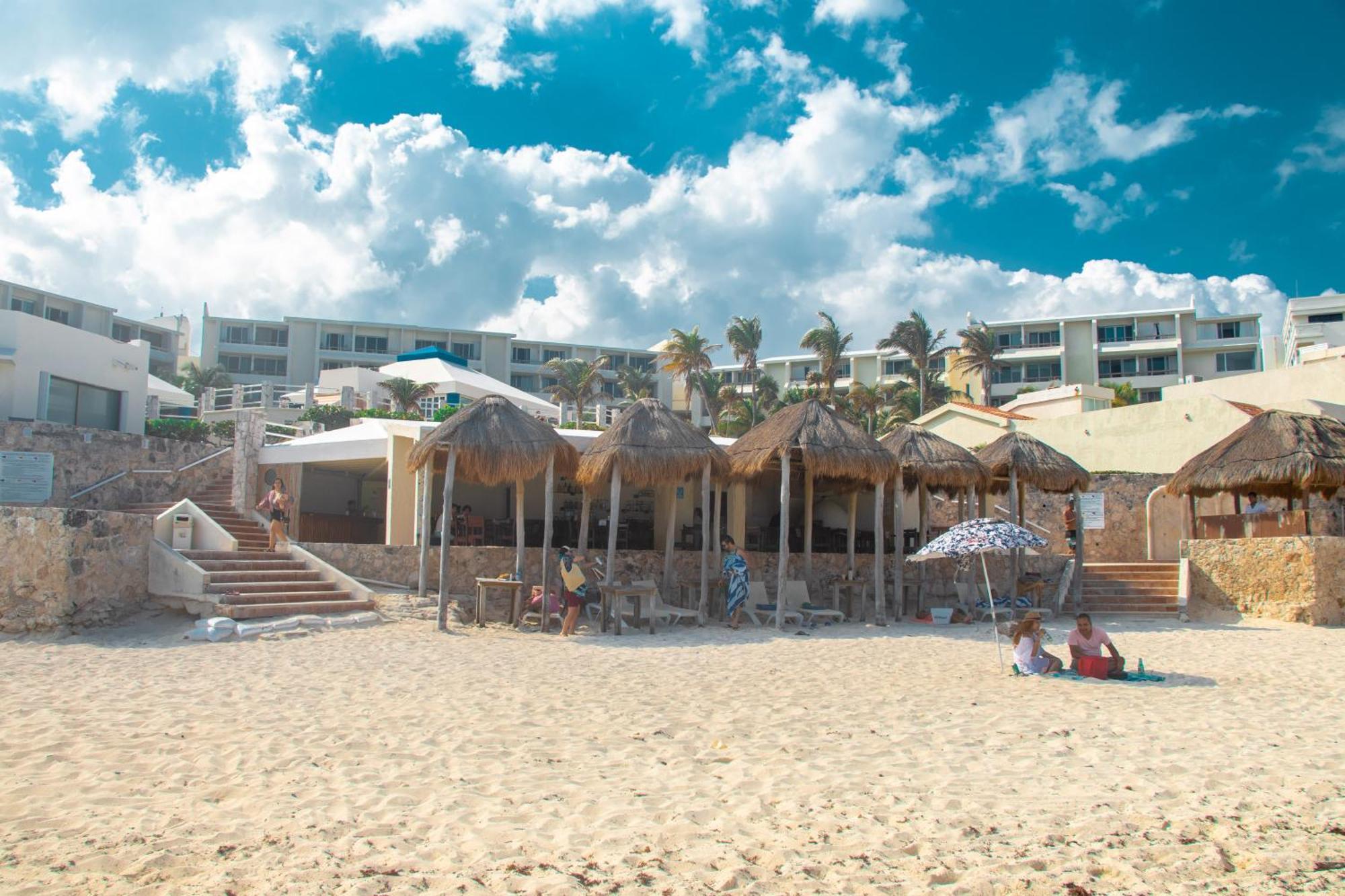 Beachfront Apartments Канкун Экстерьер фото