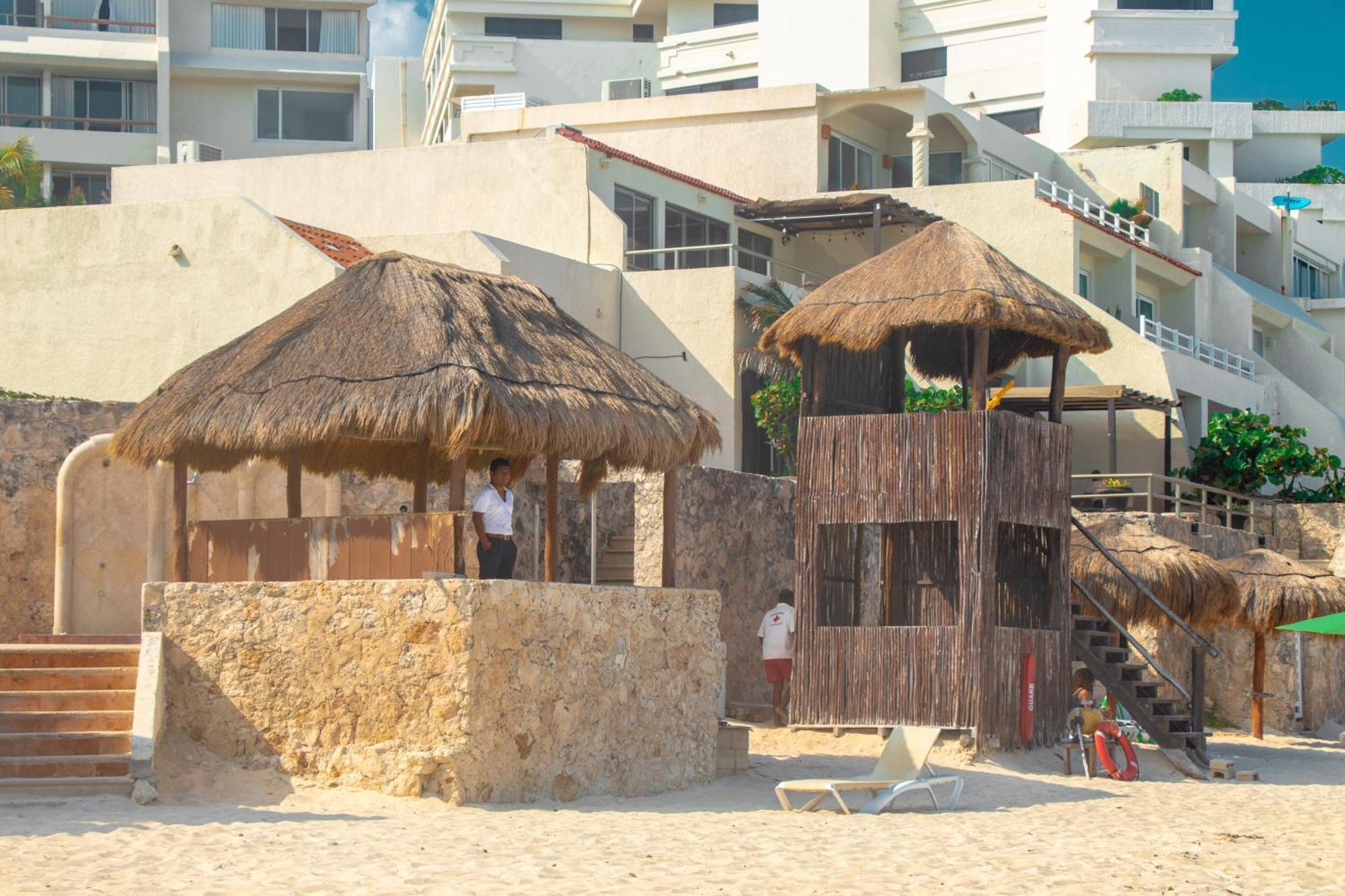 Beachfront Apartments Канкун Экстерьер фото
