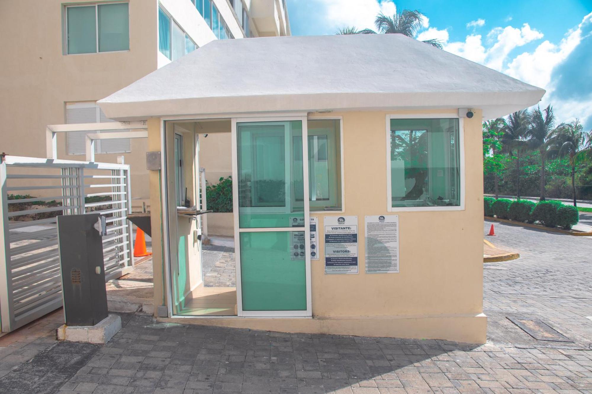 Beachfront Apartments Канкун Экстерьер фото
