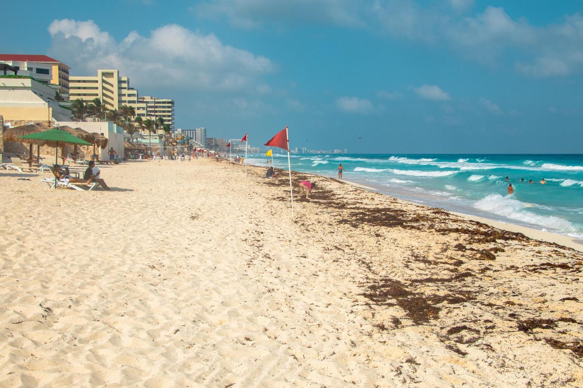 Beachfront Apartments Канкун Экстерьер фото