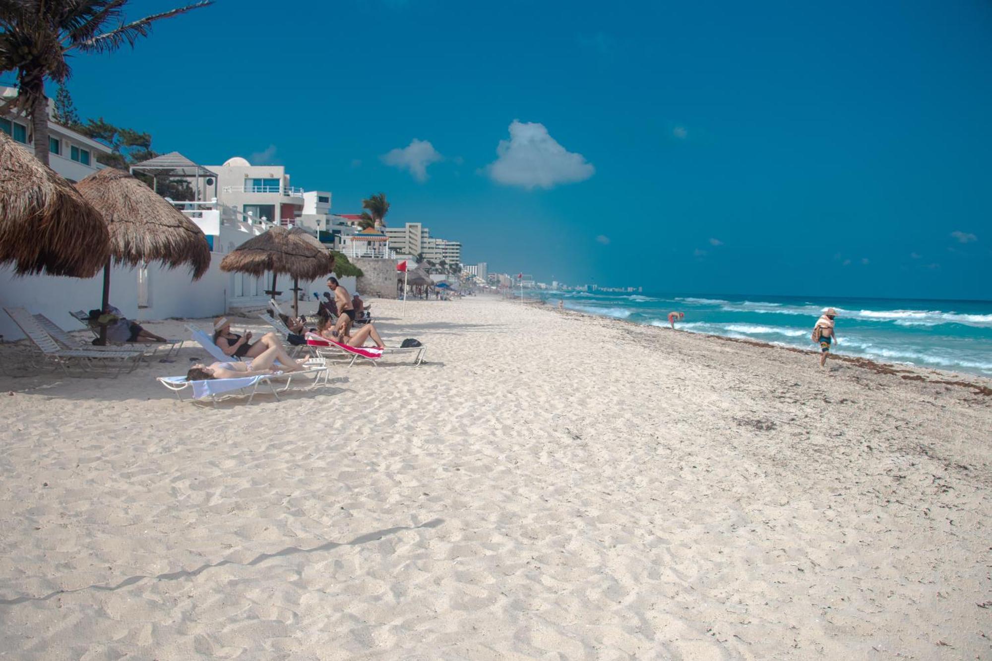 Beachfront Apartments Канкун Экстерьер фото