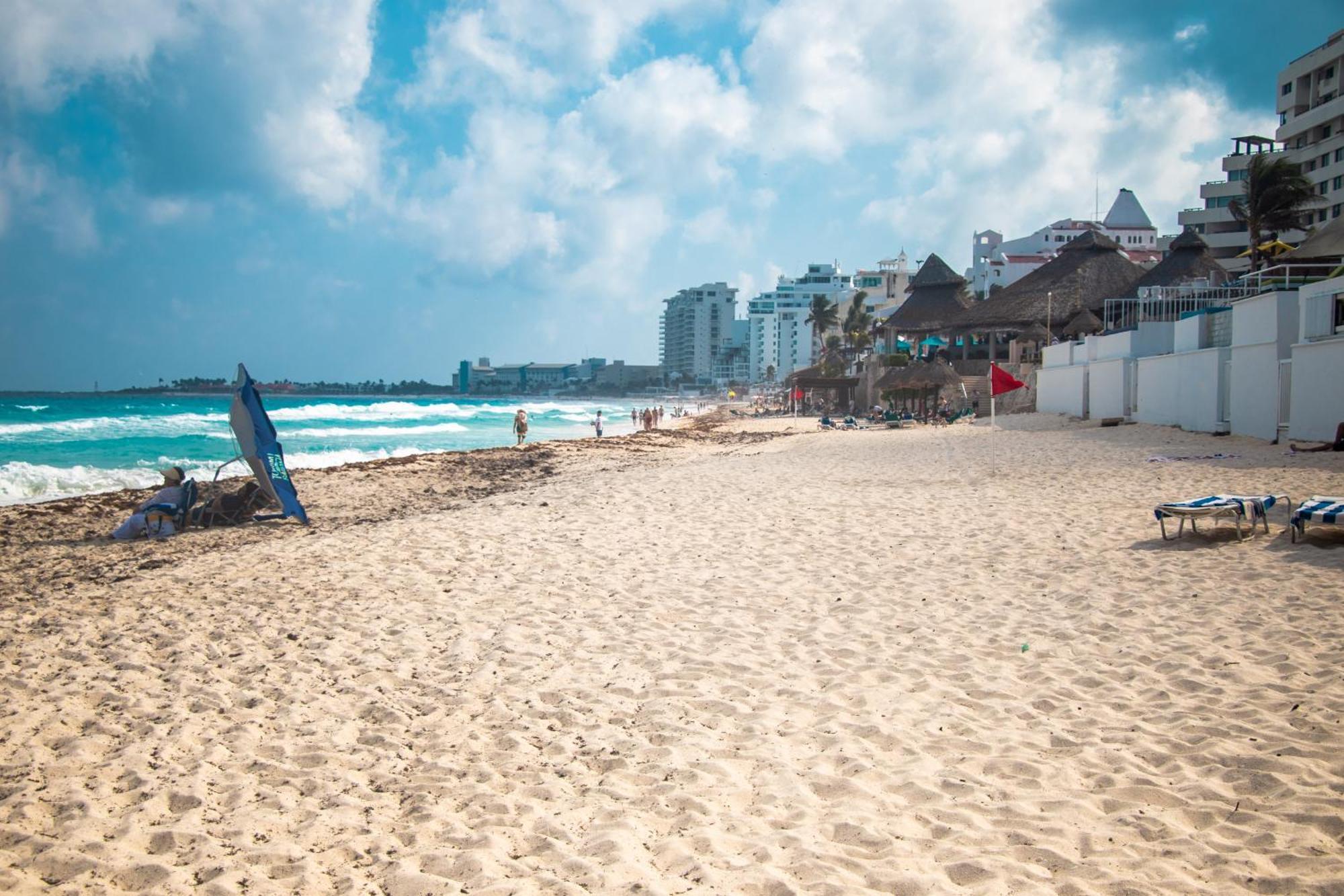 Beachfront Apartments Канкун Экстерьер фото