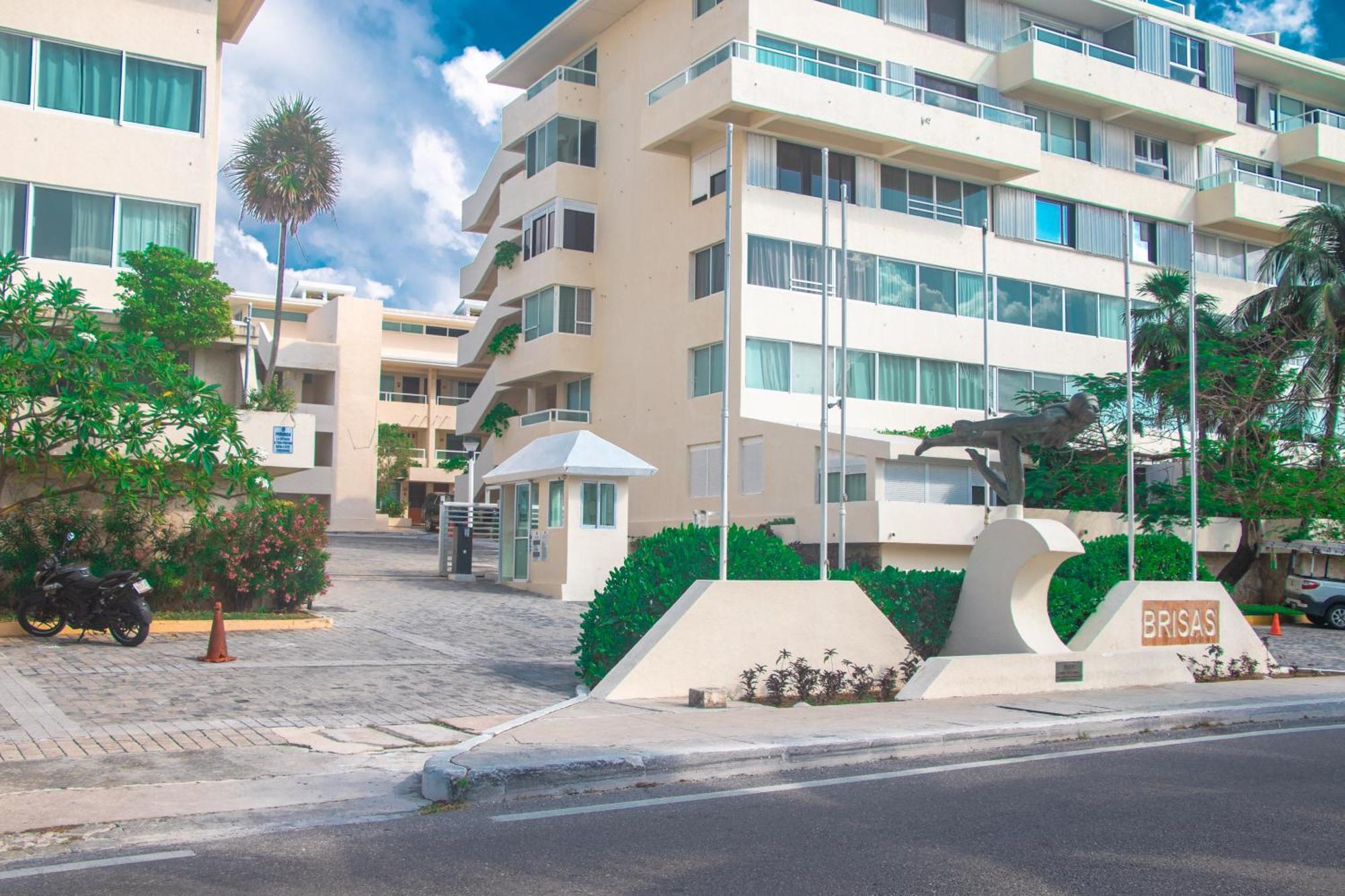 Beachfront Apartments Канкун Экстерьер фото