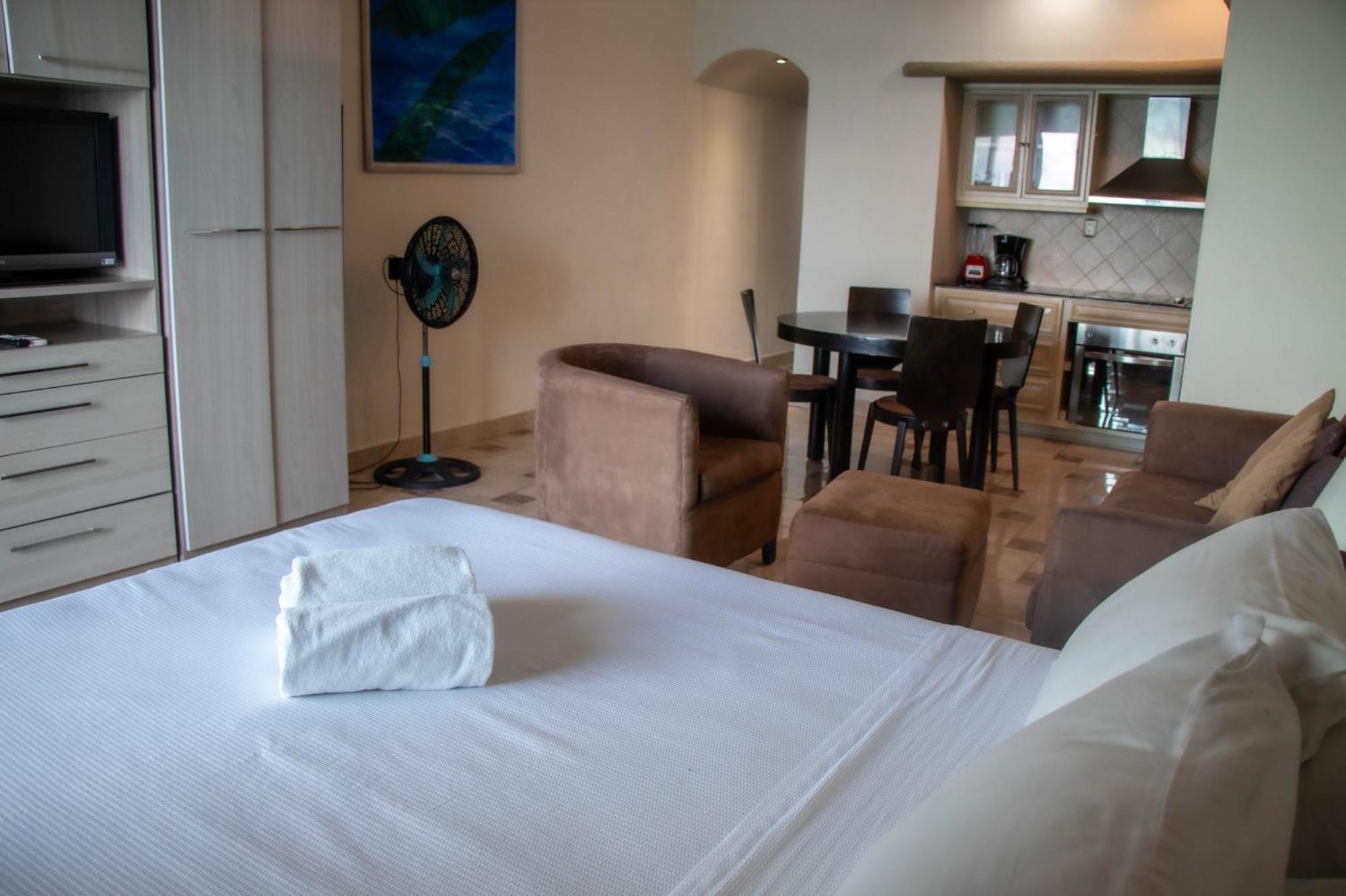 Beachfront Apartments Канкун Номер фото