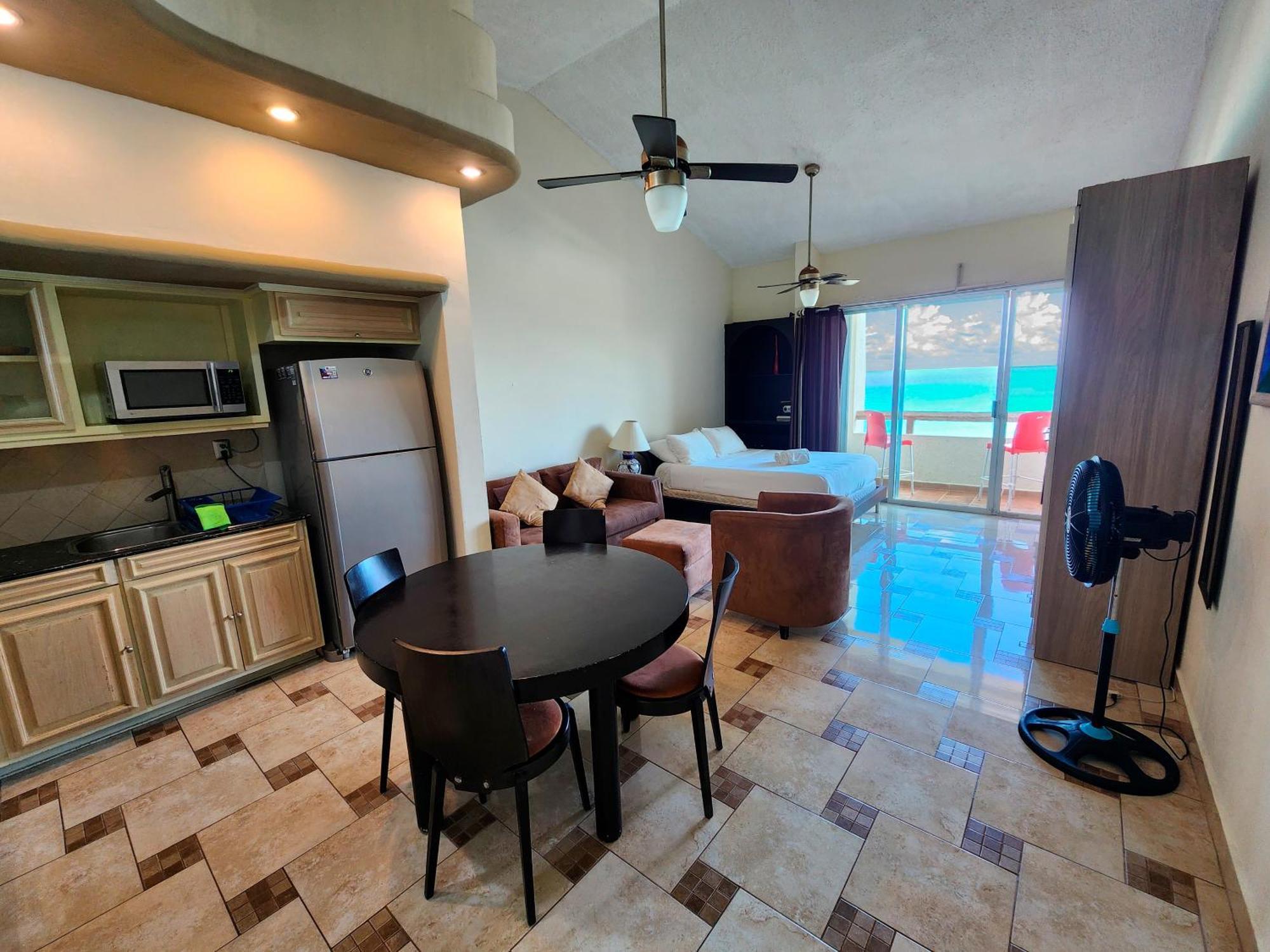 Beachfront Apartments Канкун Номер фото