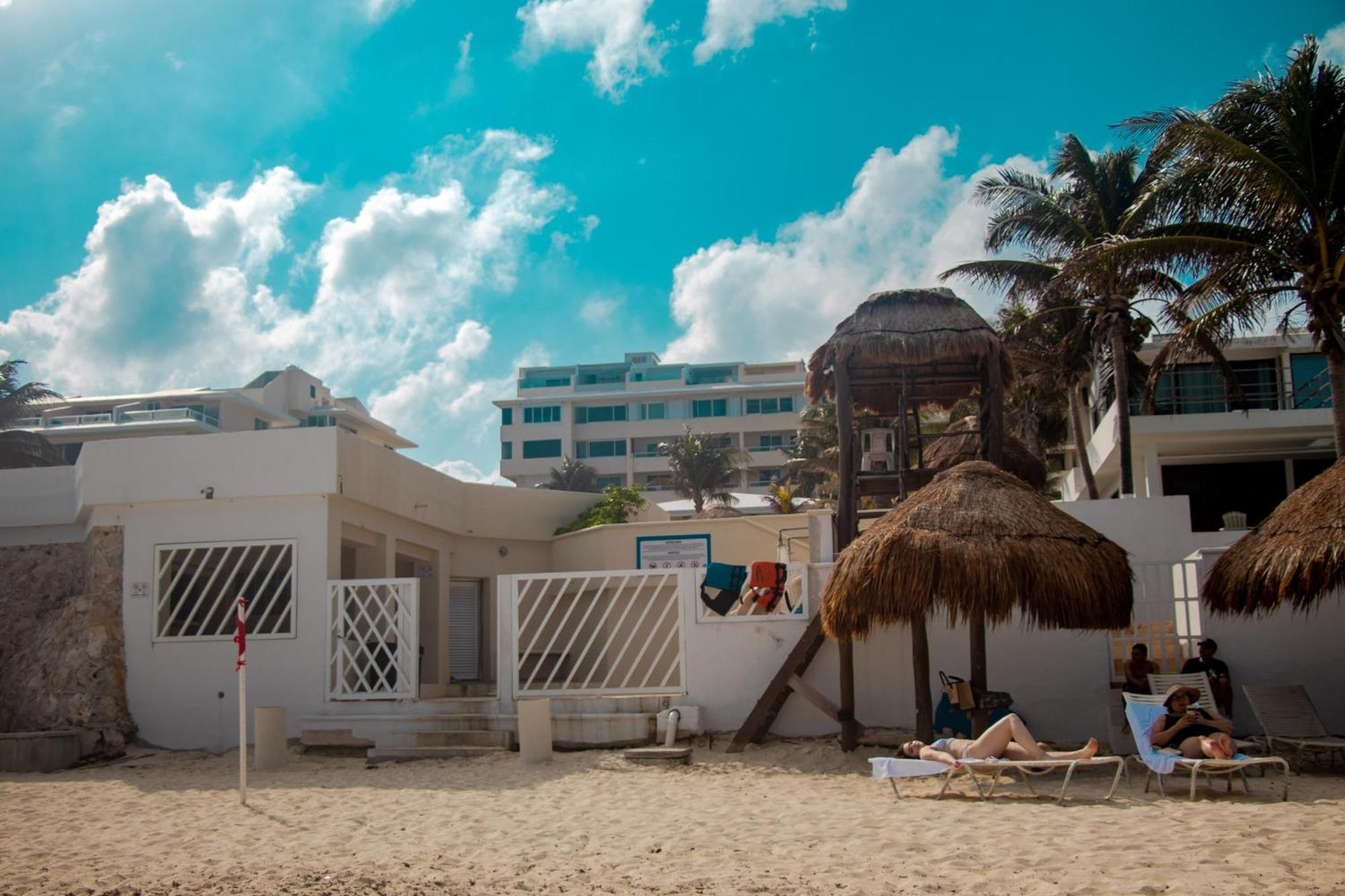Beachfront Apartments Канкун Экстерьер фото