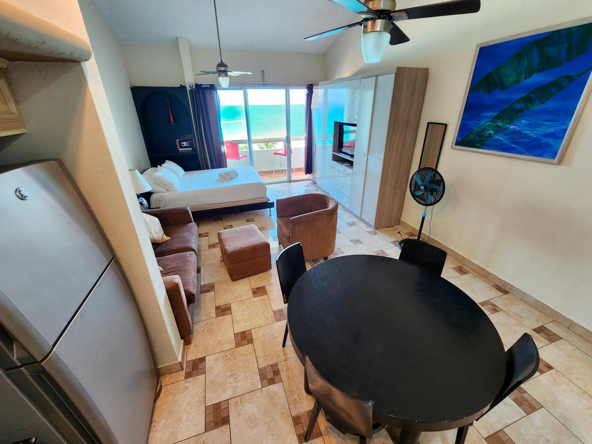 Beachfront Apartments Канкун Номер фото