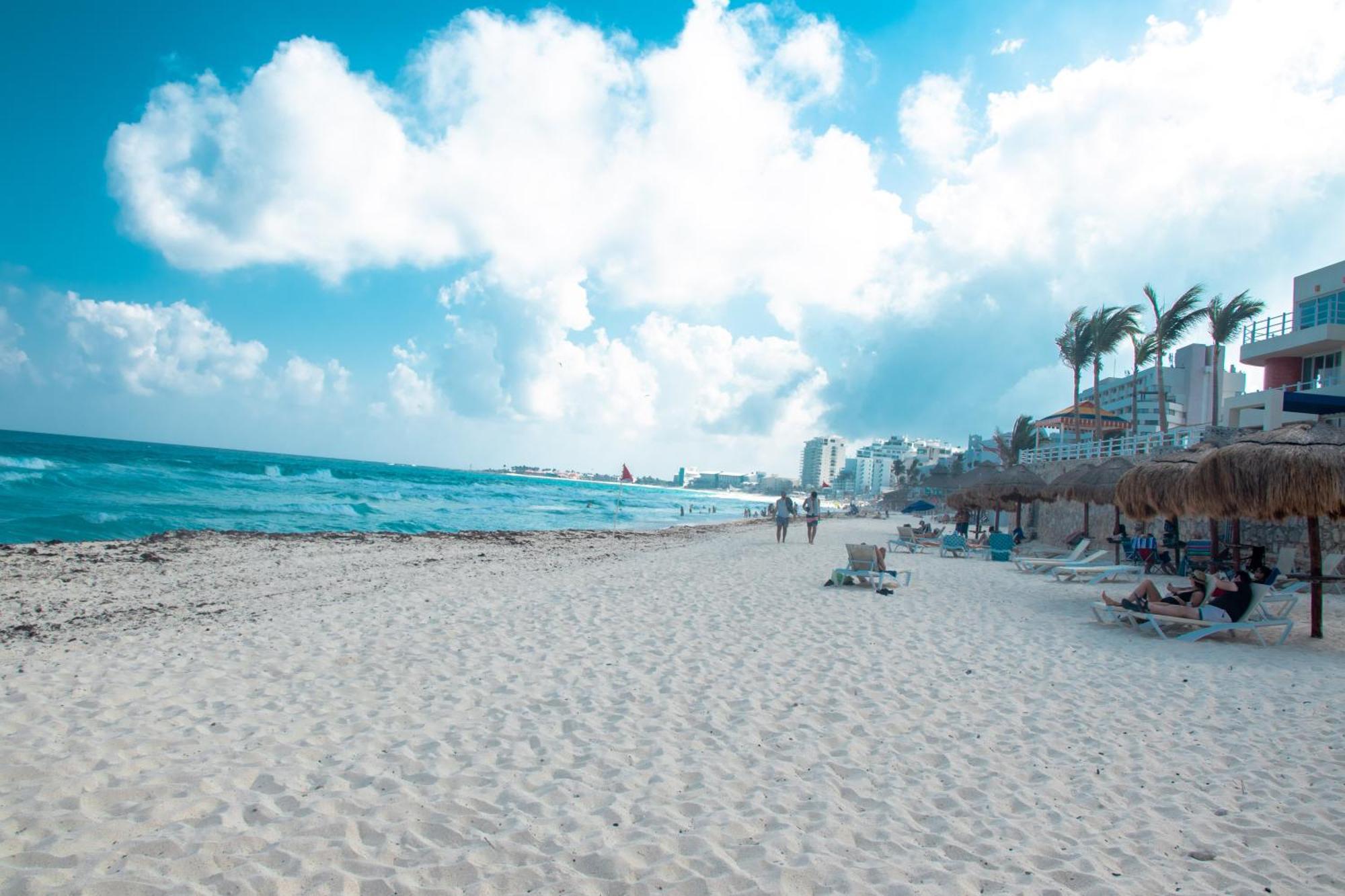 Beachfront Apartments Канкун Экстерьер фото