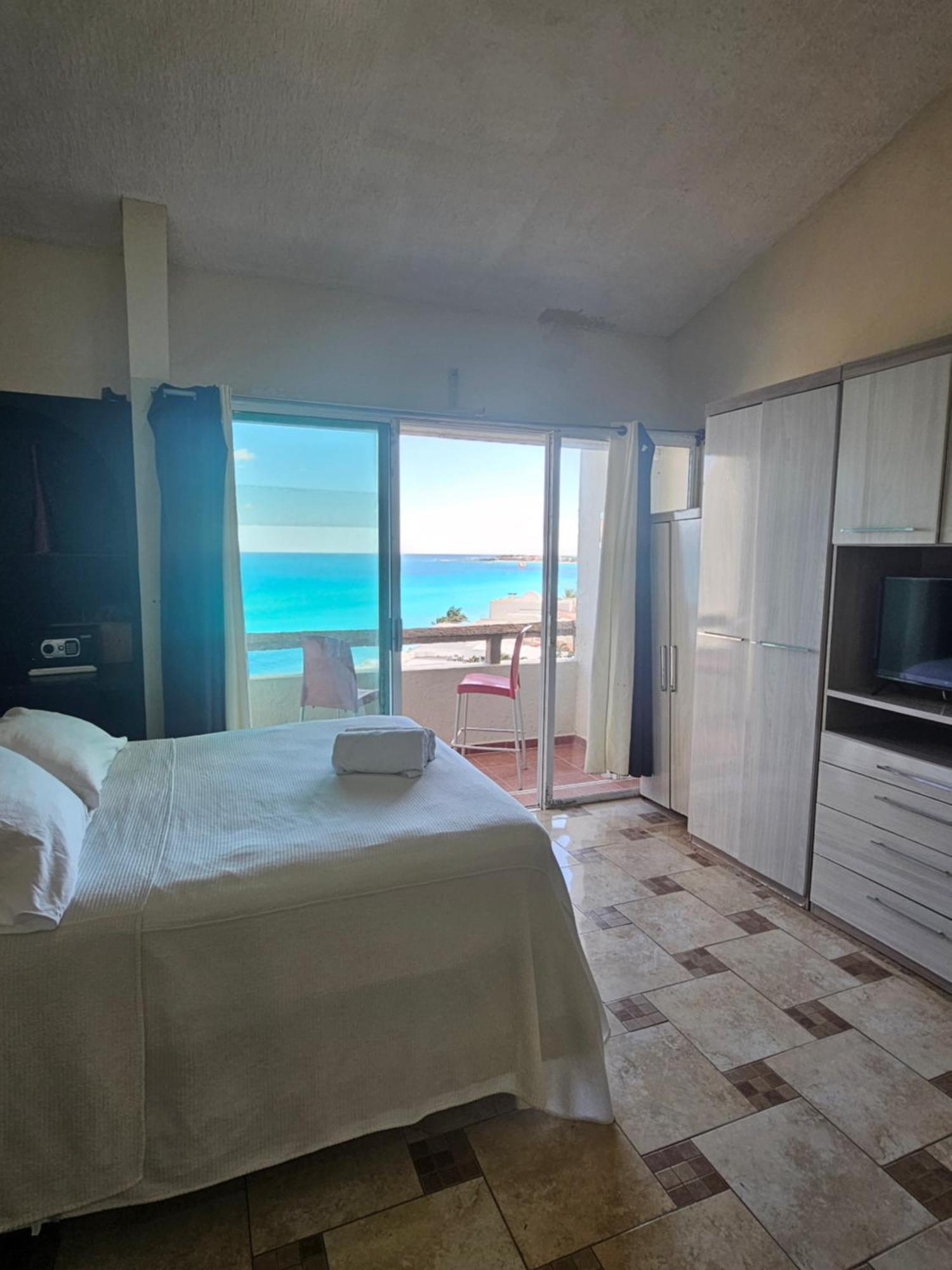 Beachfront Apartments Канкун Номер фото
